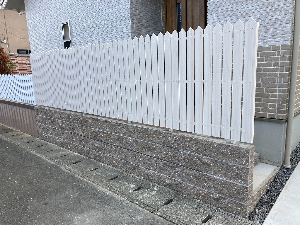 縦ラインが美しい洋風目隠しフェンス　磐田市Ｔ様邸