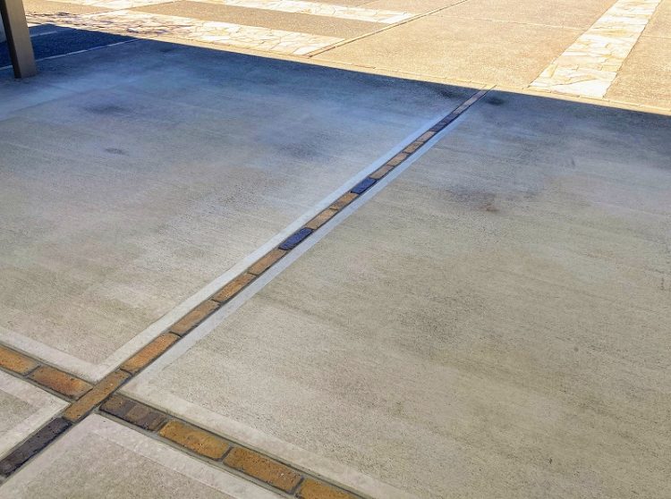 土間コンクリートスリット　レンガ②