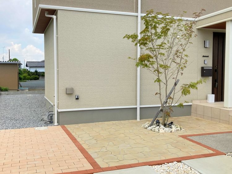 雑草対策　舗装材　プラーガ　防草シート　浜松市外構工事