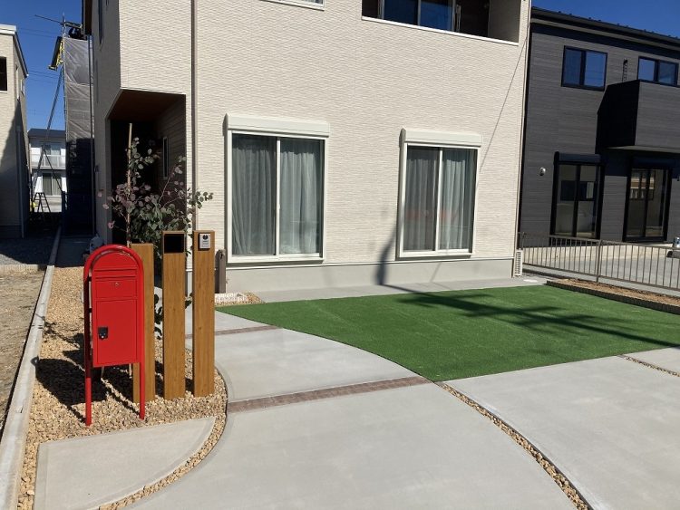 赤いポストがおしゃれなお家~新築外構~　浜松市浜北区I様邸