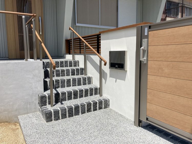 ハマニグリーンパーク　中区Ｔ様邸　階段洗い出し仕上げ