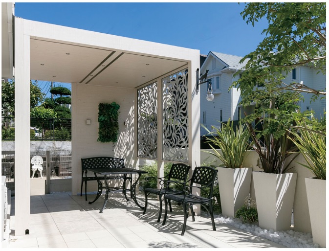 お庭のテラス屋根や玄関ルーフ、車庫周りにもマルチに活躍！　ホームヤードルーフのご紹介