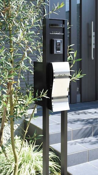 シンプルブラックでコンパクトフォルムの機能門柱　ブランツ