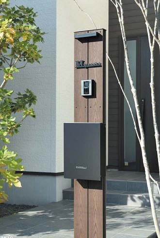 味わい深いラスティックモダンな機能門柱　ラスティオ