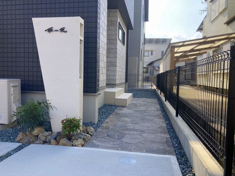 おしゃれな門柱　ディーズガーデン　ルアンA　門柱　外構施工例