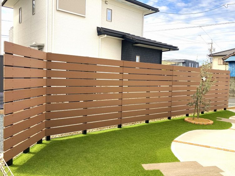 目隠し　板張り　エコモックフェンス　外構