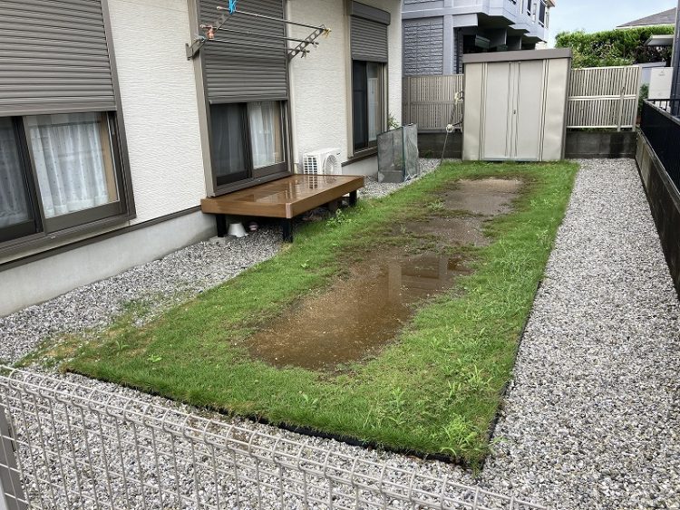 天然芝から人工芝へリフォーム（施工前）