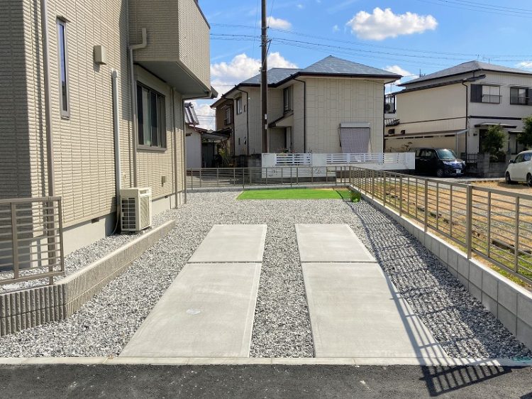 駐車スペースに合わせた舗装プラン　タイヤが乗る部分だけを舗装　浜松市外構工事