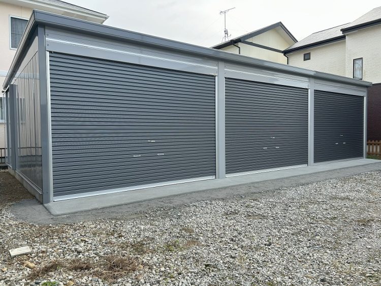 車庫としても倉庫としても! 3連棟の大型ガレージを施工しました 磐田市T様邸