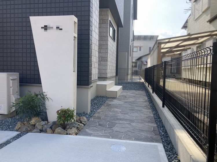 独特なデザインが目を引くオシャレな塗り壁風門柱 浜松市中央区H様邸