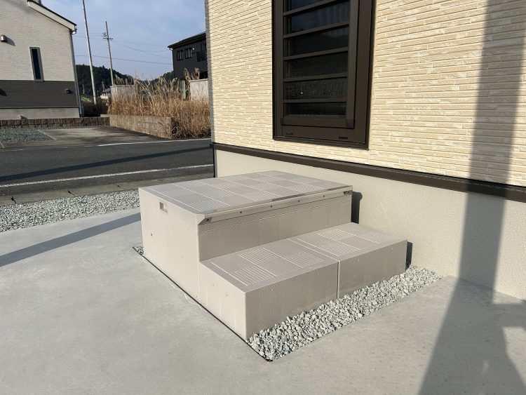 勝手口　ハウスステップ　エクステリア