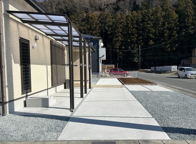 コンクリート刷毛引き仕上げ　エクステリア