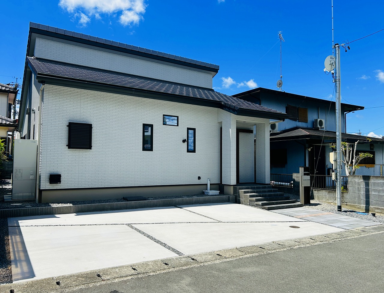 日々の生活のしやすさを考えた新築エクステリアが完成しました。