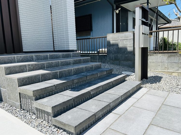 玄関前階段　エクステリア