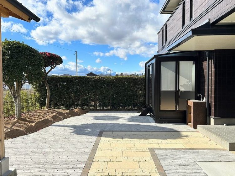 浜松市外構工事施工例　透水コンクリート　TOYO　プラーガボーダー　プラーガペイブ　プラーガブリック　三協アルミ　晴れもよう