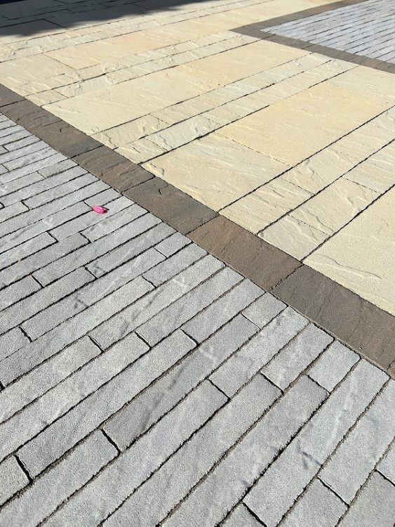 浜松市外構工事施工例　透水コンクリート　TOYO　プラーガボーダー　プラーガペイブ　プラーガブリック