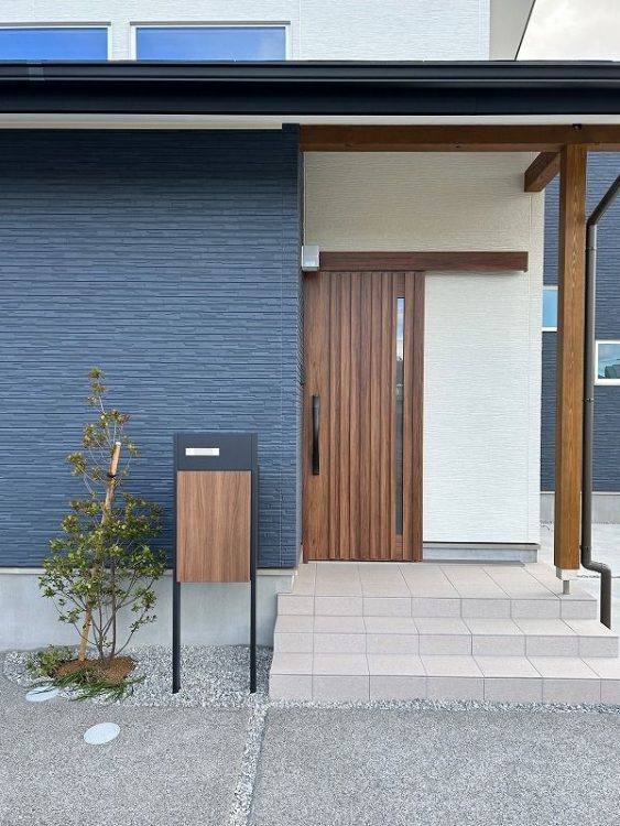 浜松市新築外構施工例　ナスタ宅配ボックス