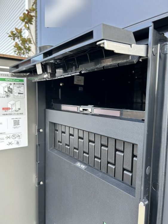 浜松市新築外構施工例　ナスタ宅配ボックス