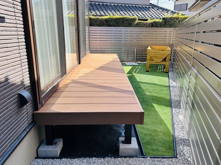 お庭が変われば暮らしが変わる。人工芝とデッキ、家庭菜園で彩る小空間をご紹介。