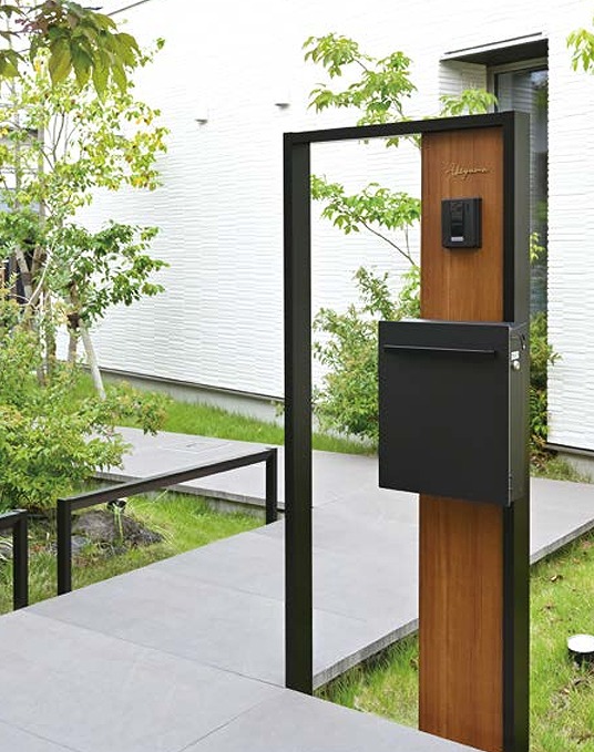 シャープな光のラインで魅せるモダン機能門柱　ステープゲート ポストセット