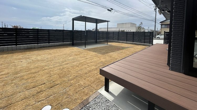 【施工例】天然芝と洗練されたエクステリアで作る！おしゃれな新築お庭・外構デザイン