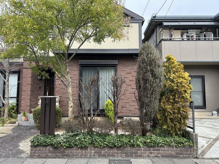 新築時の植栽を25年目に整理。大きく育ちすぎた庭木を、これから管理しやすいお庭へ