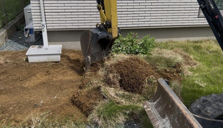 天然芝から白川砂利へ。管理しやすいお庭へのリフォーム