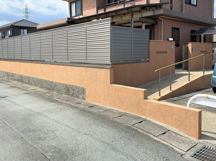 ジョリパット塀のひび割れ・剥がれ・汚れを補修　浜松市外構リフォーム施工例