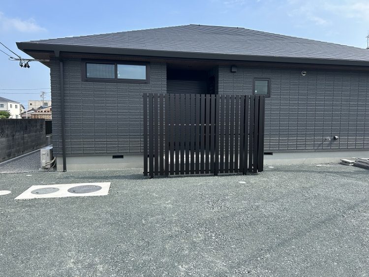 住宅のモダンテイストに合わせた新築外構　浜松市浜名区Ｍ様邸