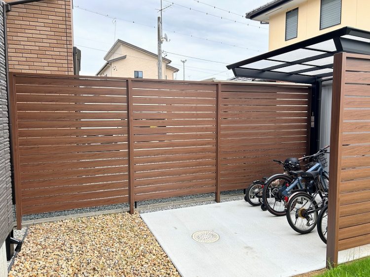 自転車置場の生活感をおしゃれに隠す！LIXIL Gスクリーン目隠しフェンスタイプ施工例