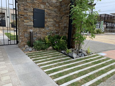 浜松市浜北区エクステリア展示場、ハマニグリーンパーク展示場リニューアル　リビオai緑化で芝生を植え込みました