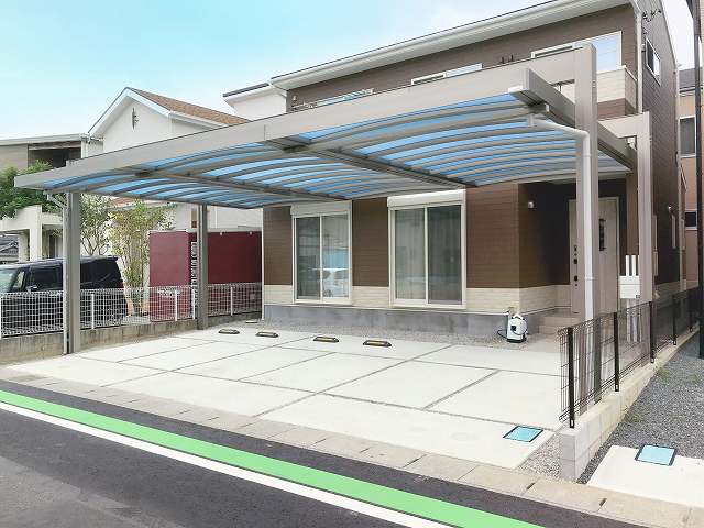 浜松市中区で敷地全体をカバーする3台用カーポート「U.スタイル アゼスト」を施工しました