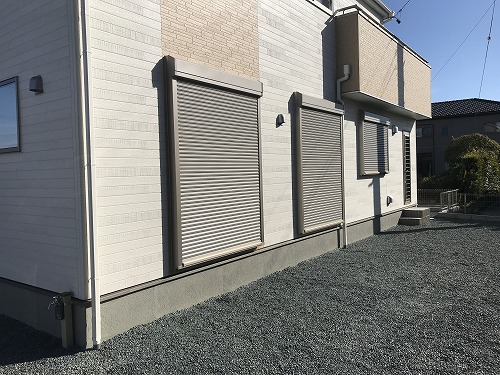 屋外の便利な屋根付きスペース　ＬＩＸＩＬ　スピーネ　の施工例　浜松市南区