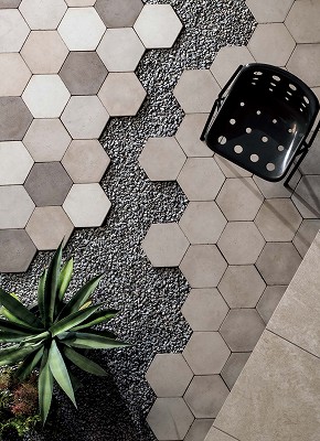 ＴＯＹＯ　ニュートペイブヘキサーでお洒落なカフェのようなお庭に　ハマニグリーンパーク　浜松市