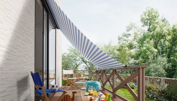 暑い日差しを遮るLIXIL（リクシル）スタイルシェード