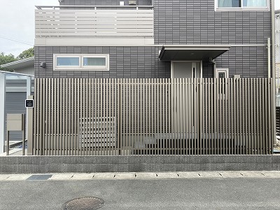 お庭のリフォーム、目隠しフェンスとブロックをフェンスにリフォーム　エクステリア専門店ハマニグリーンパークです