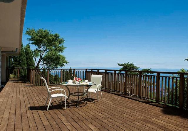 天然木ウッドデッキで心やすらぐ空間を演出　浜松市浜北区のエクステリア専門店がおすすめします