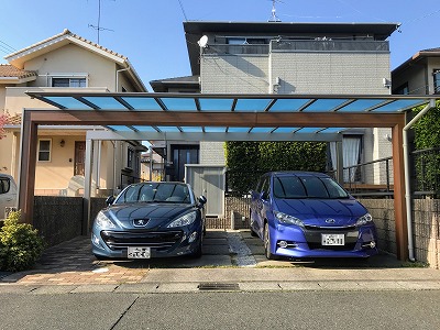 木調で延長梁仕様のカーポート　浜松市