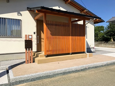 和にも洋にも合わせやすい　コンクリート舗装材　施工例　浜松市