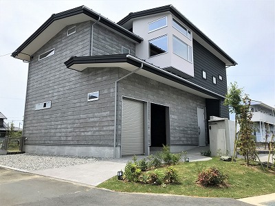 シンプルモダンなエクステリアと照明　浜松市